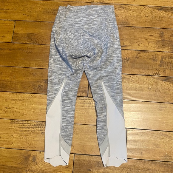 lululemon athletica Gray and White scalloped Leggings - Picture 5 of 5